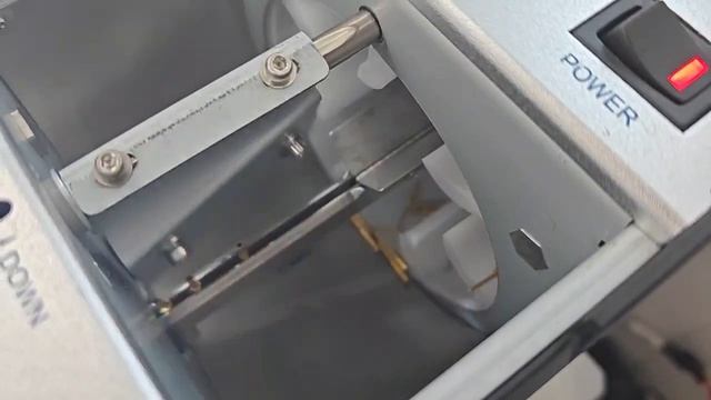 Работа вибробункера. Контакт СНЦ 23 1.0 мм смотреть онлайн