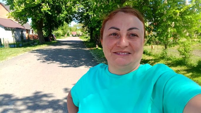 Мульчирую Томаты / Чем Спасаю Пятки ))) Жизнь в Доме на Земле . смотреть онлайн
