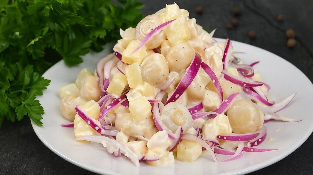 САЛАТ, который ПРЕВЗОШЕЛ “ЦЕЗАРЬ”! Все просят рецепт — Нежный, Вкусный и Очень Простой! смотреть онлайн