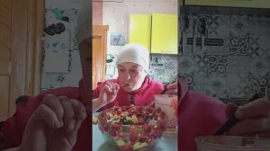Марина Краюшкина и Вовчик. Прогулка, еда 🥣