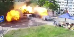 Подбитый горящий дрон упал на перекресток в г.Запорожье.