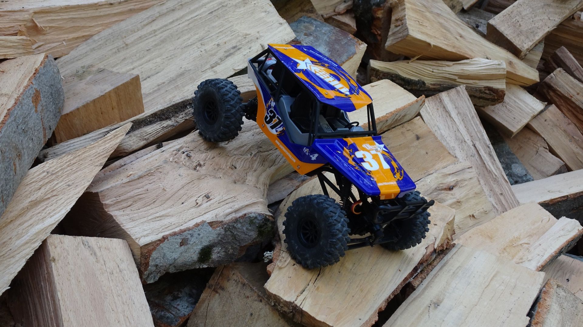 Partner Racing PRC QX-4 1:18 Scale RC Rock Crawler Buggy - Log crawling challenge смотреть онлайн