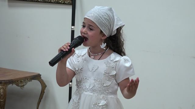 Нанэ Казарян, воспитанница храма Успения Божией Матери с. Новосысоевка - Детская молитва Богу