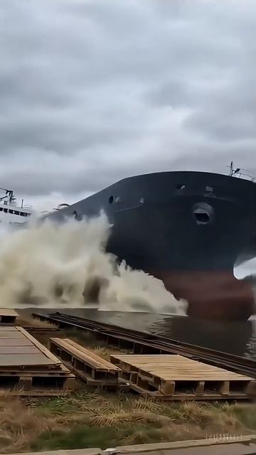 Mega Ship Launch in Ocena смотреть онлайн