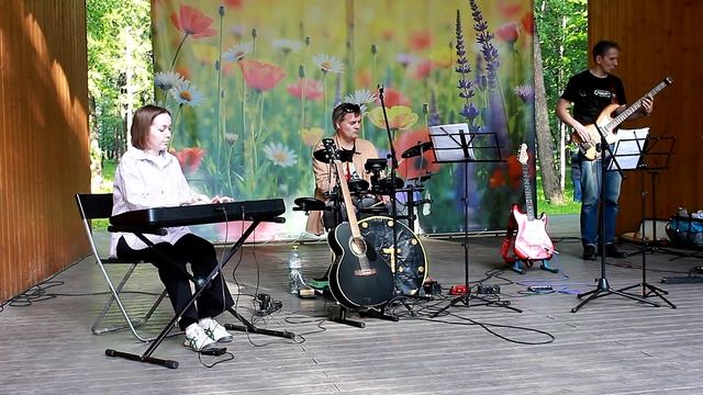 «Wicked Game» — песня Криса Айзека (фортепиано).