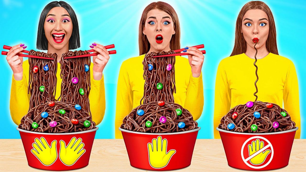 Едим Без рук vs Одной рукой vs Двумя руками Челлендж # Смешные ситуации с едой от Trend DO Challenge смотреть онлайн