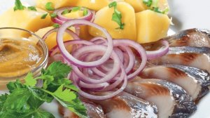 🇦🇿Мукбанг🇦🇿 Сельдь в масле и картошка , КюКю и салат🥗🐟🍲