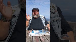 Пробуем ферментированную акулу в Рейкьявике. Хаакарль, Бреневин и Мюллер... братья навек.
