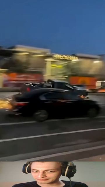 Чем они так бесят полицию ?