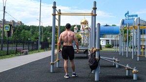 Лестница на турнике от 1 до 25 повторений и сразу от 1 до 30 на брусьях...