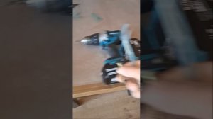 1000061241.mp4 (Собака смотрит на лайфхаки при укладке пола из фанеры на 2-ом этаже в доме А-фрейм)