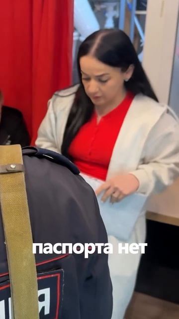 Новая схема развода от консуматорш, девушка приглашает парня на свидание приводит в цветочный магази смотреть онлайн