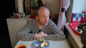 Перекус с Цилей. Опыт пребывания в психбольнице. Мукбанг. Обжор. Еда на камеру. Диета. Шизофрения.