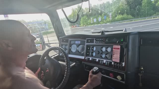 Дальнобой. Кенворт Т-660. Рейс Сыктывкар- Нижний! Добрался до Нижнего. Ремонтируем Лапы! смотреть онлайн