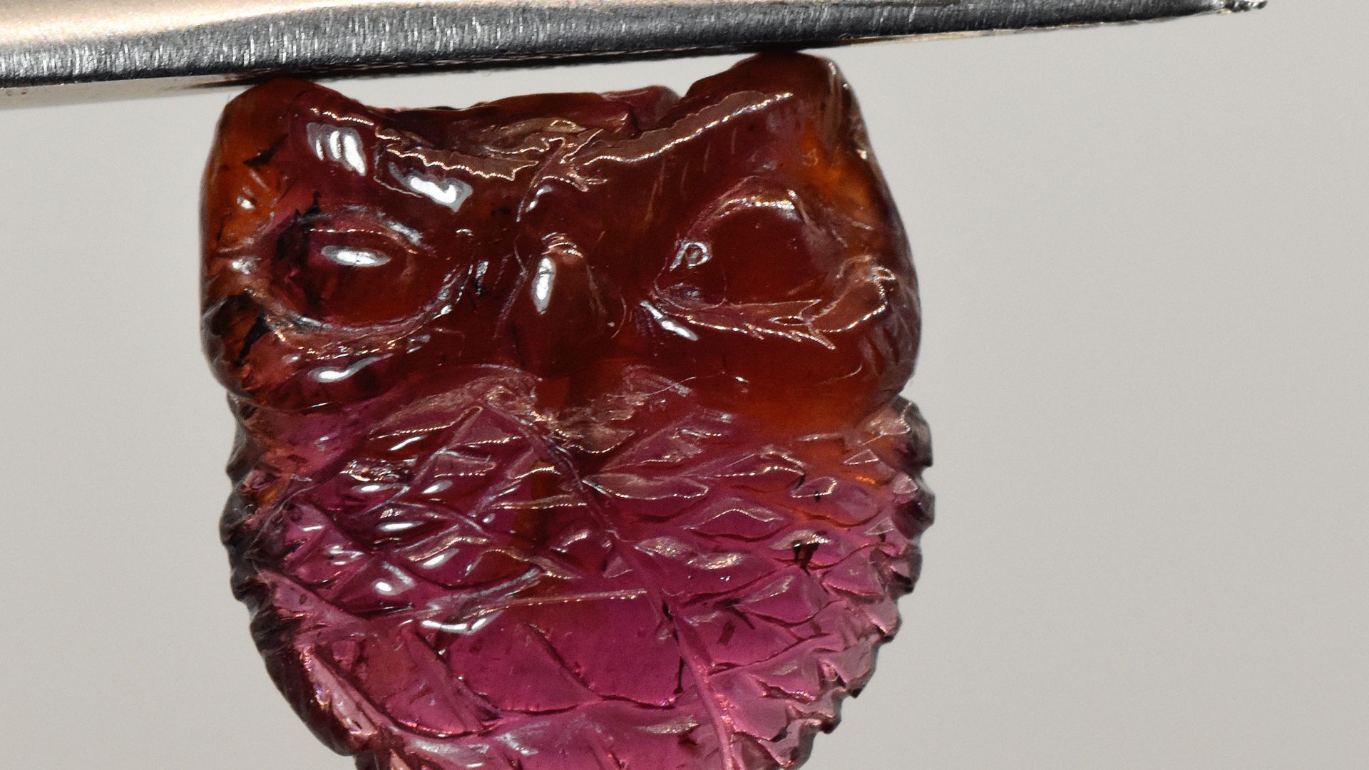 Гранат Родолит 10.11 Ct. резная Сова (Мадагаскар)