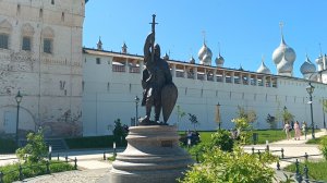 Ростов Великий. Прогулка по набережной. Озеро Неро. Площадь и памятник Василько. Иду в отель