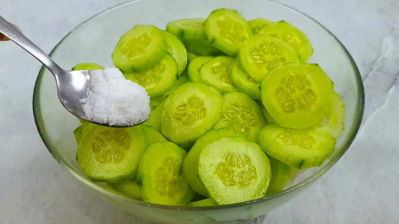 Беру ОГУРЦЫ и готовлю из них ЗАКУСКУ. Потрясающе Вкусно смотреть онлайн