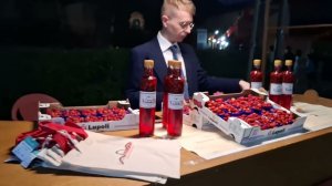 КАК ВЫЖИВАЮТ РУССКОЯЗЫЧНЫЕ В ИТАЛИИ: Праздник земляники Тарантелла  и пиццика Стадо кабанов