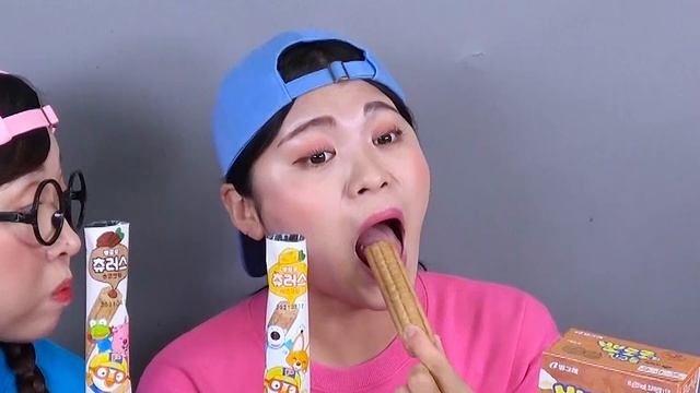 Десерт с желейным соком Pororo Tteokbokki Мукбанг ДОНА DONA смотреть онлайн