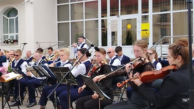 Под звуки саксофона проходит летний вечер смотреть онлайн