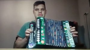 Танец Микки Мауса на баяне.