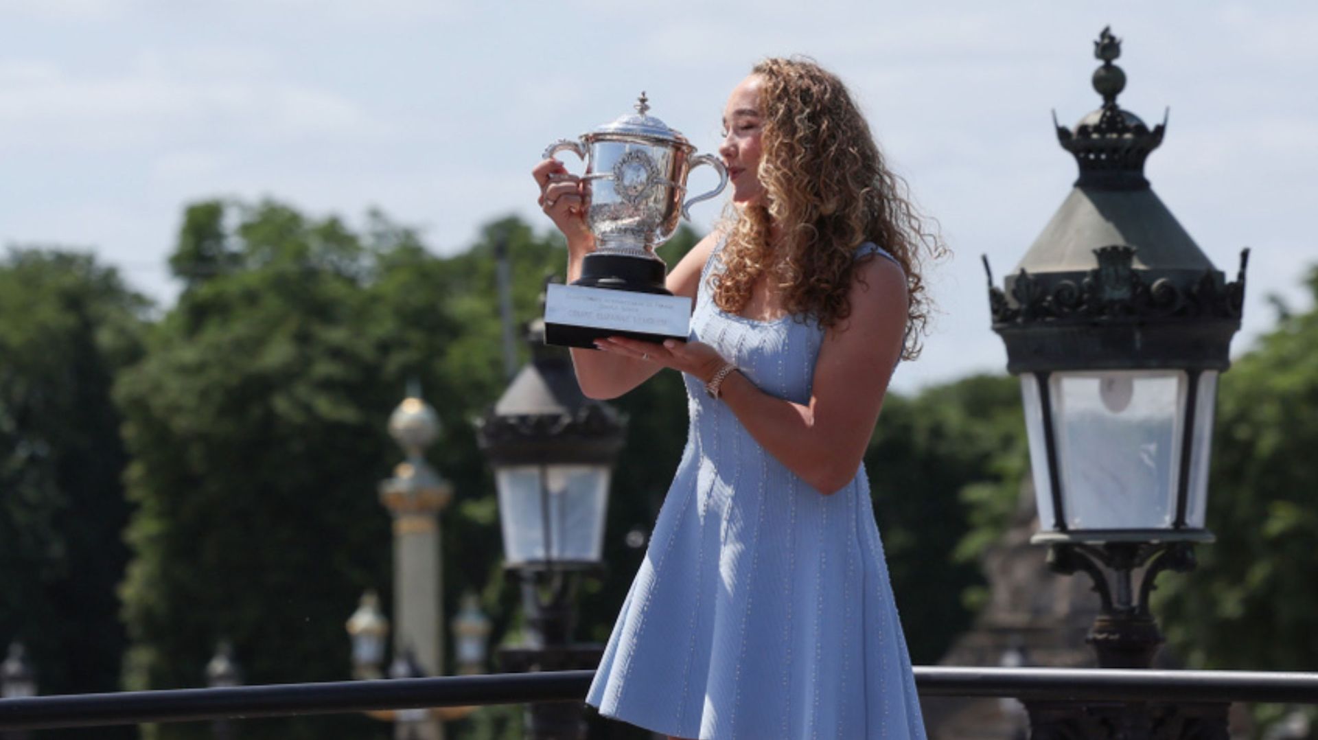 Мирра Андреева поднялась на шестое место в рейтинге WTA после победы на «Ролан Гаррос» смотреть онлайн