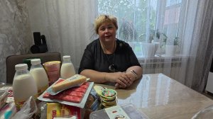Многие задавали эти вопросы . Отвечаю. Купили продуктов себе и сестре.