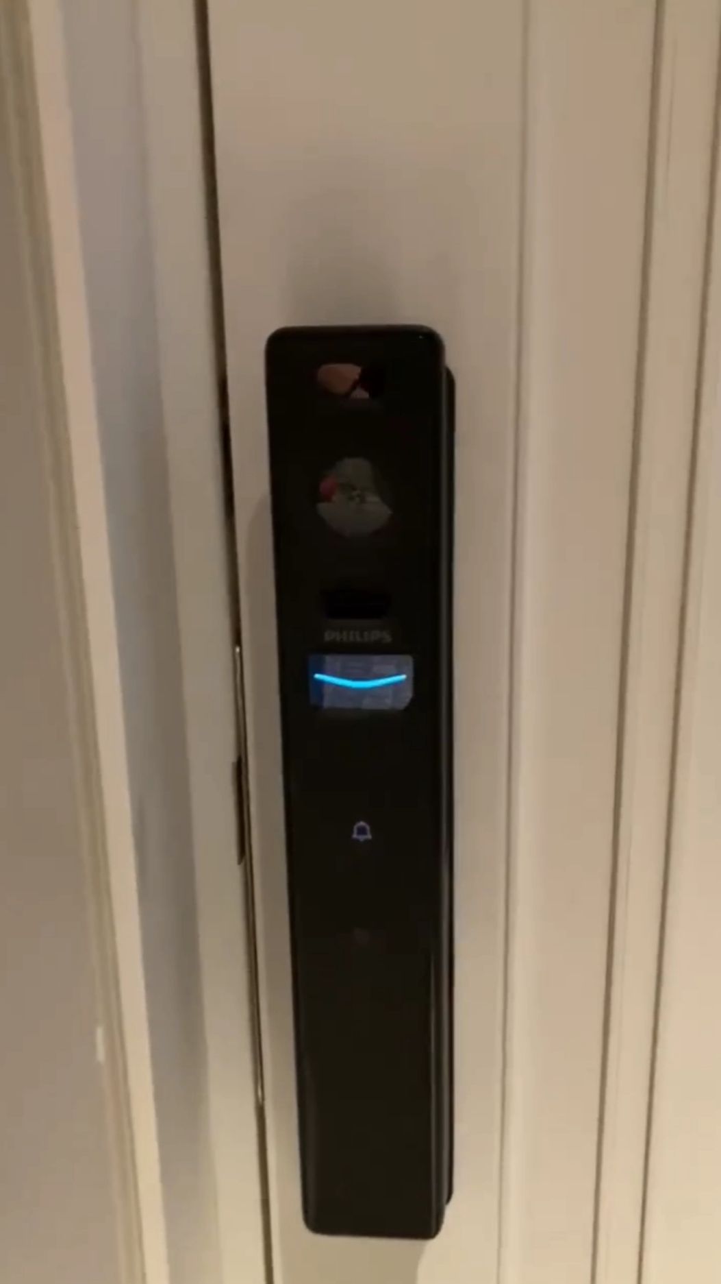 Установка электронного замка Philips DDL902-MFVP. Москва, жилой комплекс Бродский