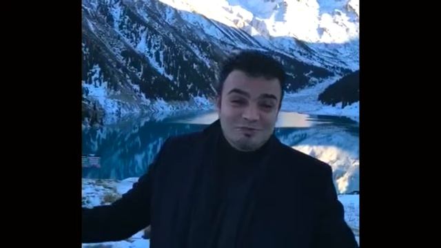 Человек с уникальными способностями Мехди Эбрагими Вафа.  Большое Алматинское озеро.  Алматы, Казахс
