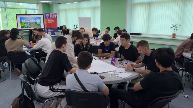 240 студентов АГУ представили уникальную модель города будущего смотреть онлайн