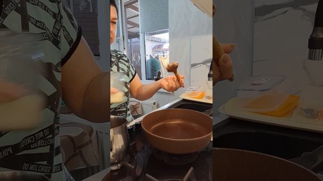 8.06 ВКУСНЫЙ И ПОЛЕЗНЫЙ ЗАВТРАК ОВСЯНОБЛИН С ВЕТЧИНОЙ И СЫРОМ. смотреть онлайн
