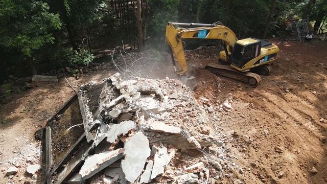 Most Satisfying Demolition_ Heavy Excavator Completely Destroys Abandoned Stone Building! смотреть онлайн