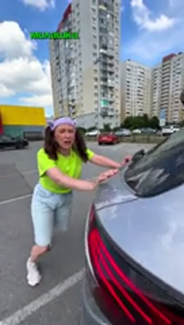 КОГДА МАМА ЭКОНОМИТ НА БЕНЗИНЕ🤣 #семья #есения #eseniya #ржака #прикол #милашка #яжмать