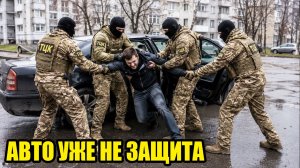 Тцк вытягивают мужчин из авто