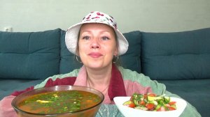 Мукбанг от Яны в панаме Экспресс Солянка, салатик овощной. Еда вкуснота.