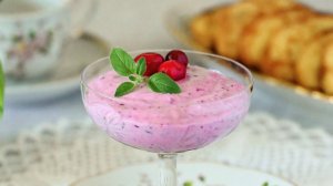 Сгущенка + клюква. Готовим сладкий соус к блинчикам, оладьям, вафлям