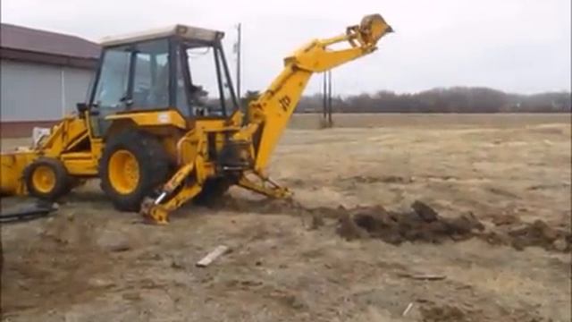 Экскаватор-погрузчик JCB 1400 в работе смотреть онлайн