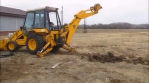Экскаватор-погрузчик JCB 1400 в работе