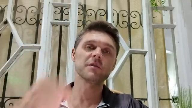 ЭВАКУАЦИЯ С ПЛЯЖЕЙ СОЧИ! ТЫСЯЧИ ЛЮДЕЙ ЗАСТРЯЛИ В АЭРОПОРТУ смотреть онлайн