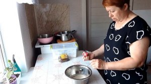 Муж у соседей, а я дома /  готовлю Квас / подвязываю Томаты