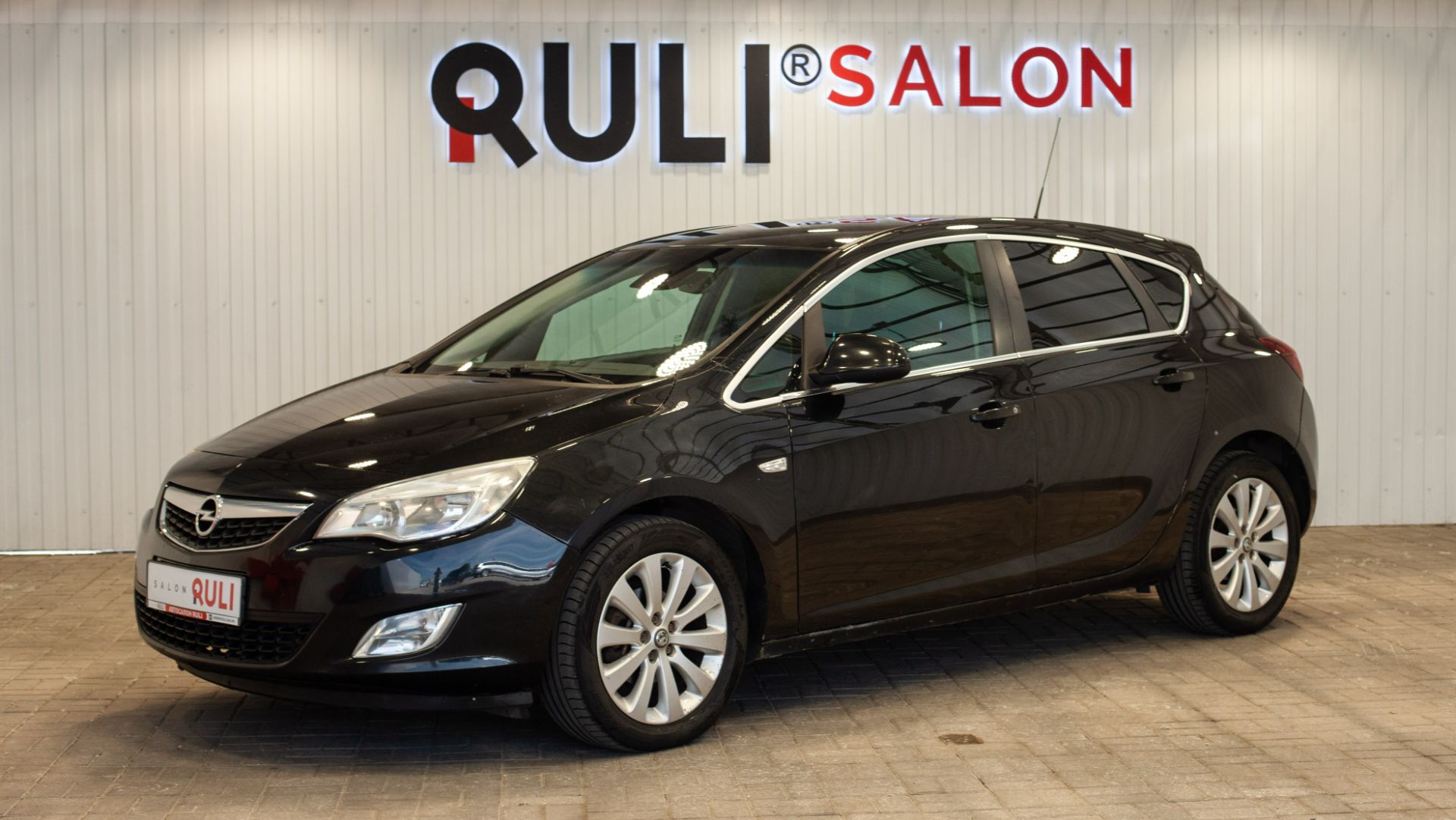 Opel Astra J, 2011 смотреть онлайн