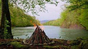 Костер у горной реки в лесу .Медитация и  релаксация под звуки природы.