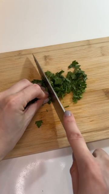 Вкусный и сытный салат с курицей 😋 смотреть онлайн