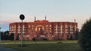 Замок🏰 на Волге и собственным лесом 🌳🌲
Пошли в лес кормить комаров 🦟😁
