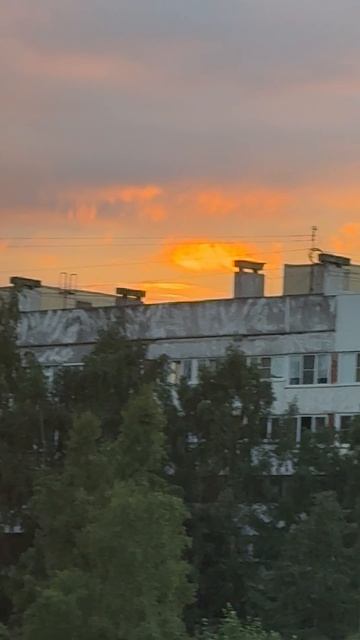 Вот такой закат в белые ночи в Санкт-Петербурге