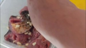 Жареный сазан маринованный в лимонном соке с чесноком