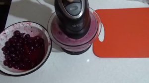Смузи из банана,вишни и молока. Советую ВСЕМ.
