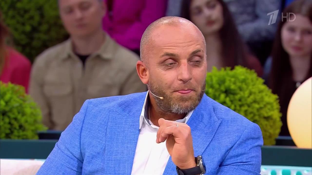 Жених в шоу "Давай поженимся!" рассказал, как распознает тарелочниц на свидании смотреть онлайн