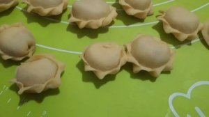 Лепим пельмени.Занимаемся домашними делами.