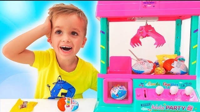Влад и Никита играют с игрушечной машиной-сюрпризом смотреть онлайн